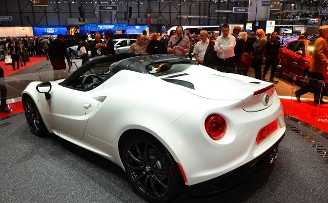alfa-romeo-4c-spider-geneva-2014-01
